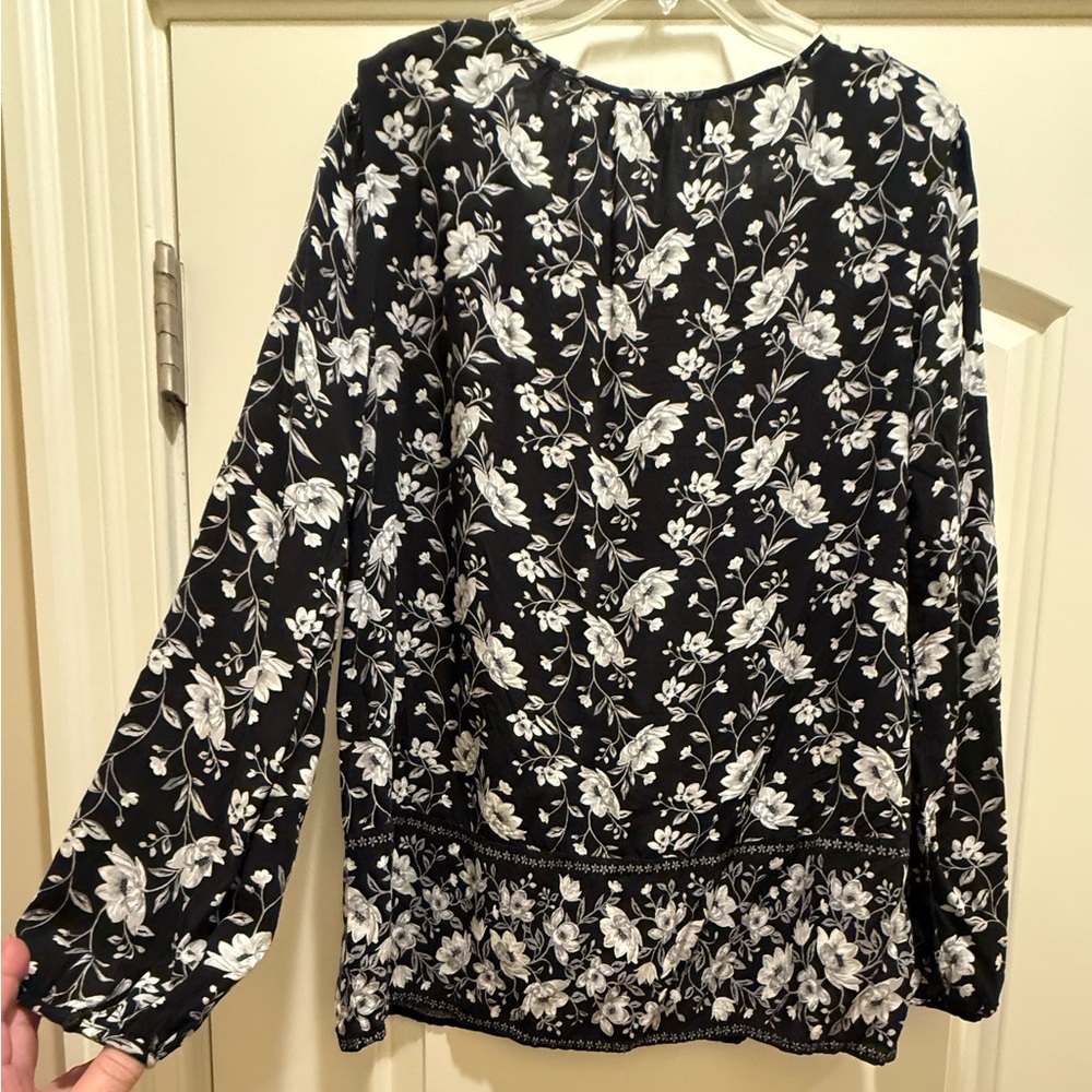 Old Navy Black and White Floral Blouse